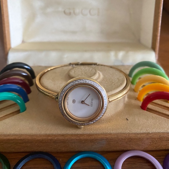 Gucci bangle watch with 23 bezels - Picture 2 of 6